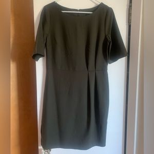 NWT Banana Republic dress. Flattering silhouette! Size 8.